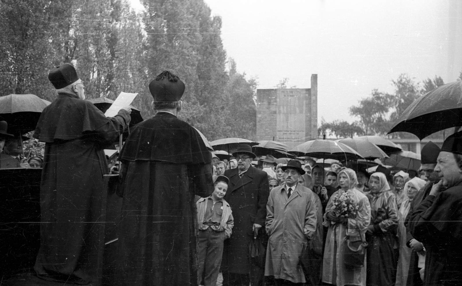 Hungary, Budapest X., Kozma utcai izraelita temető. Az Ismeretlen Munkaszolgálatos emlékművének felavatása 1959. szeptember 27-én., 1959, Bauer Sándor, Budapest, Fortepan #114367