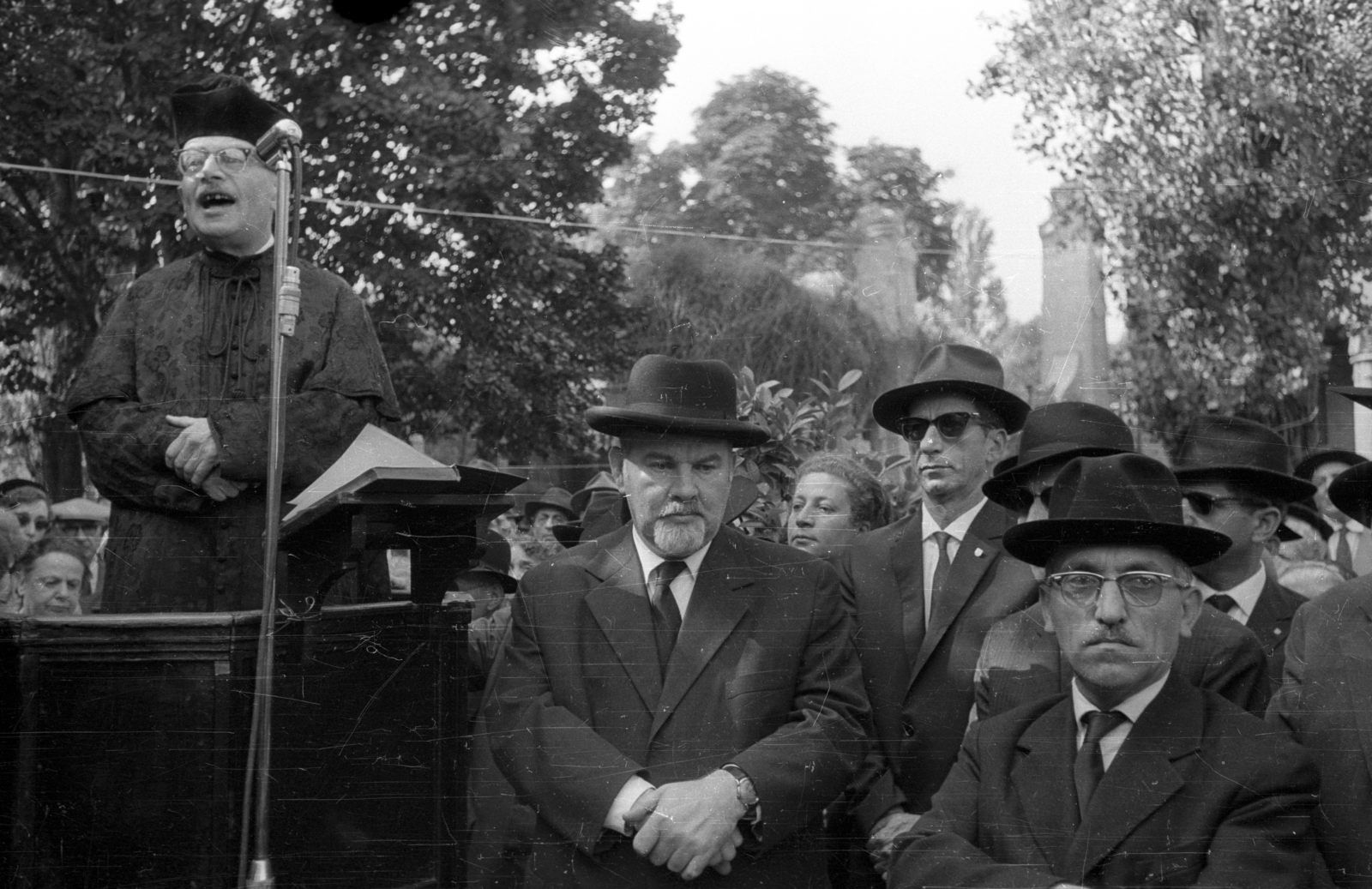 Hungary, Budapest X., Kozma utcai izraelita temető. Az emelvényen dr. Benoschofsky Imre országos főrabbi., 1959, Bauer Sándor, Budapest, Fortepan #114380