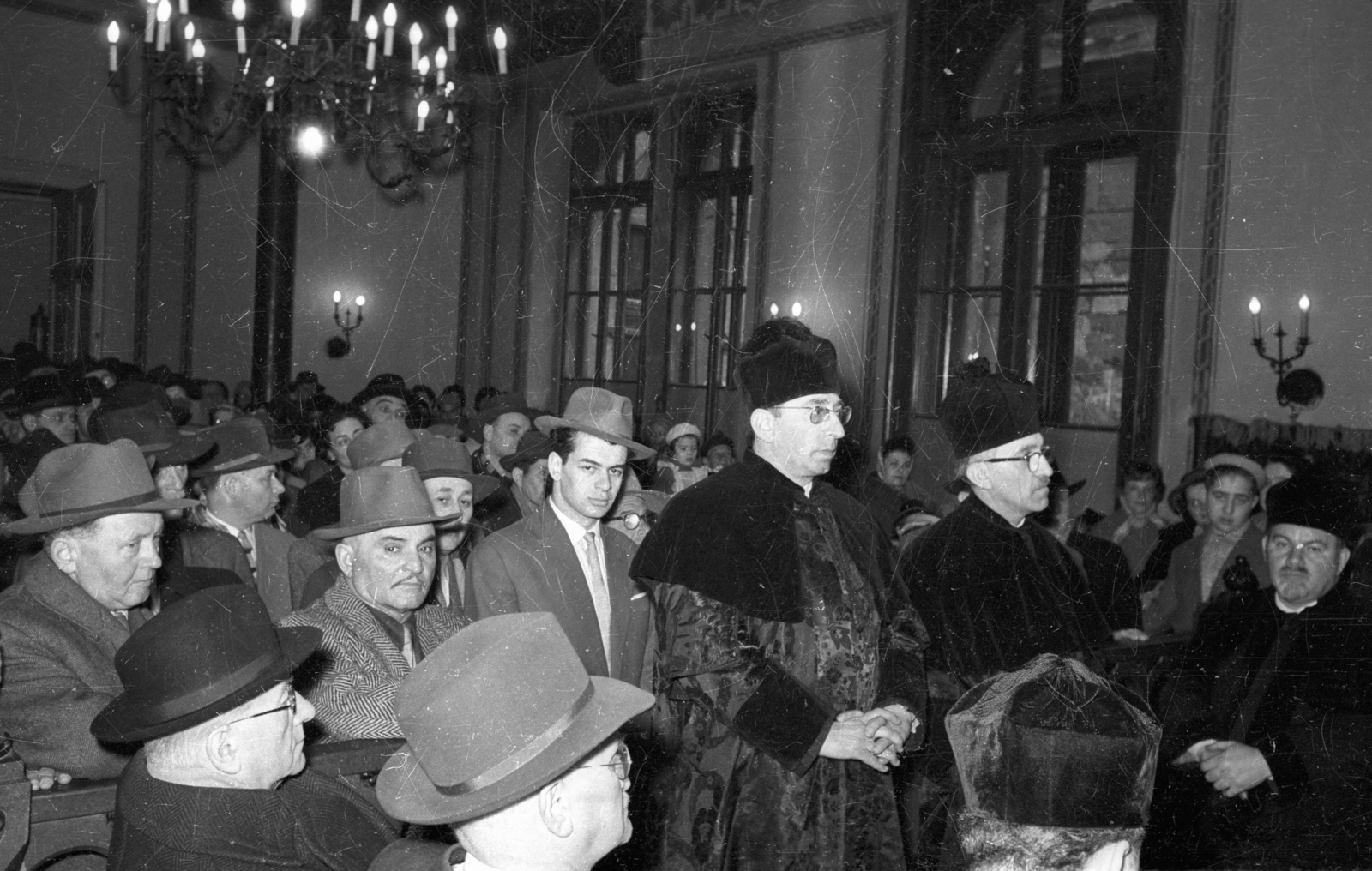 Hungary, Budapest VIII., József körút 27., az Országos Rabbiképző Intézet zsinagógája. Jobbra ül Salgó László főrabbi., 1963, Bauer Sándor, judaism, Budapest, Fortepan #114415