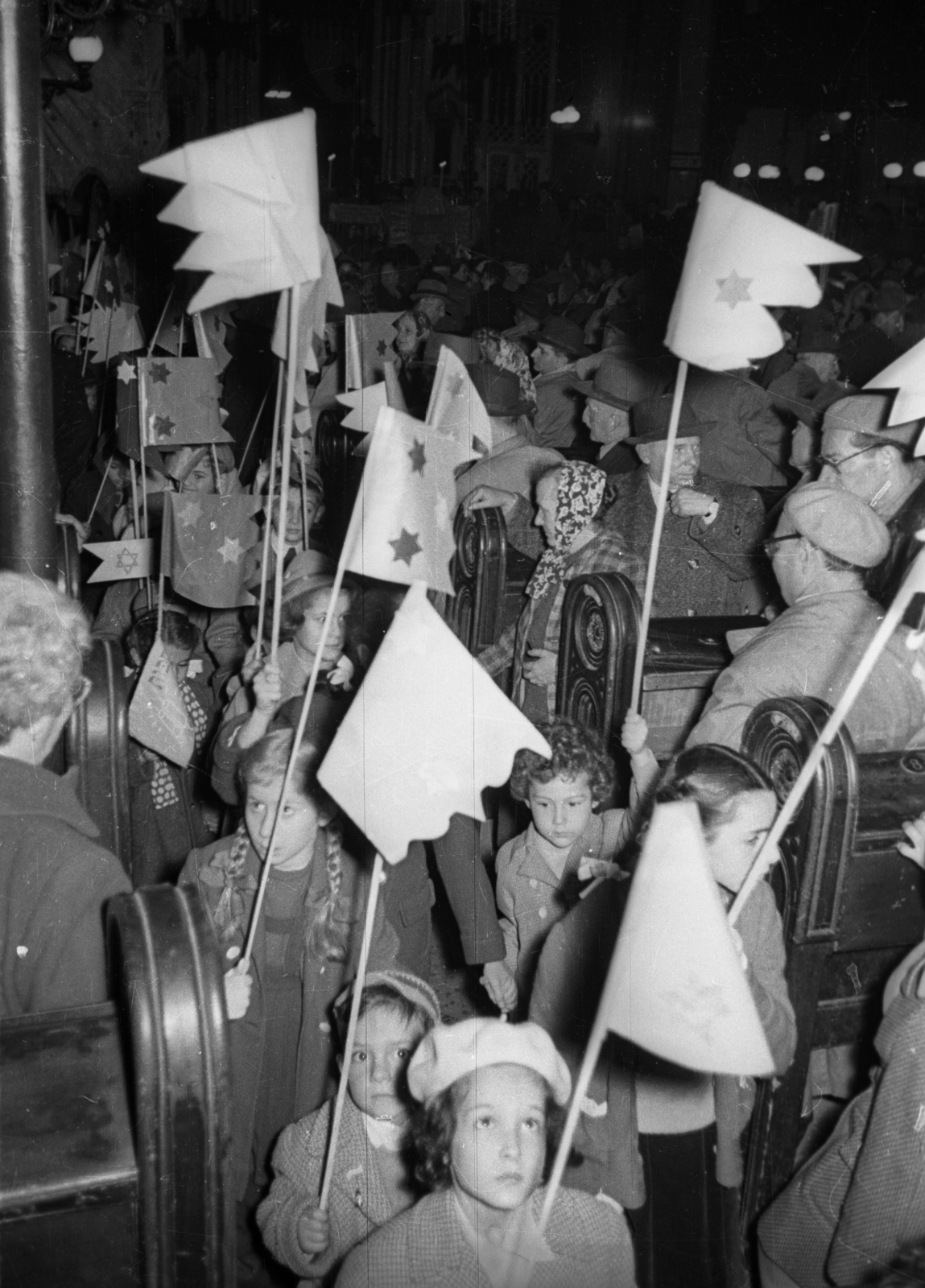 Hungary, Budapest VII., a Tóra örömünnepe (Szimchat Tórá) a Dohány utcai zsinagógában., 1960, Bauer Sándor, synagogue, judaism, Budapest, Fortepan #114475