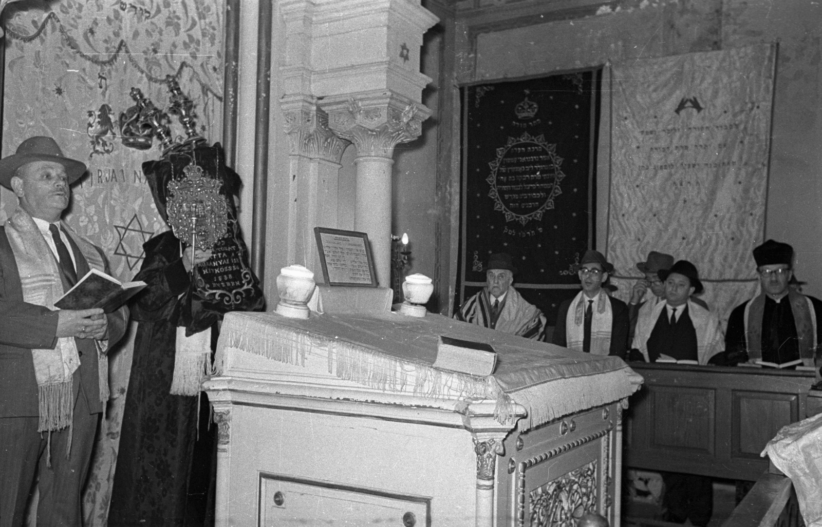 Hungary, Budapest VIII., József körút 27., az Országos Rabbiképző Intézet zsinagógája., 1961, Bauer Sándor, synagogue, judaism, Budapest, yellow star, Fortepan #114512