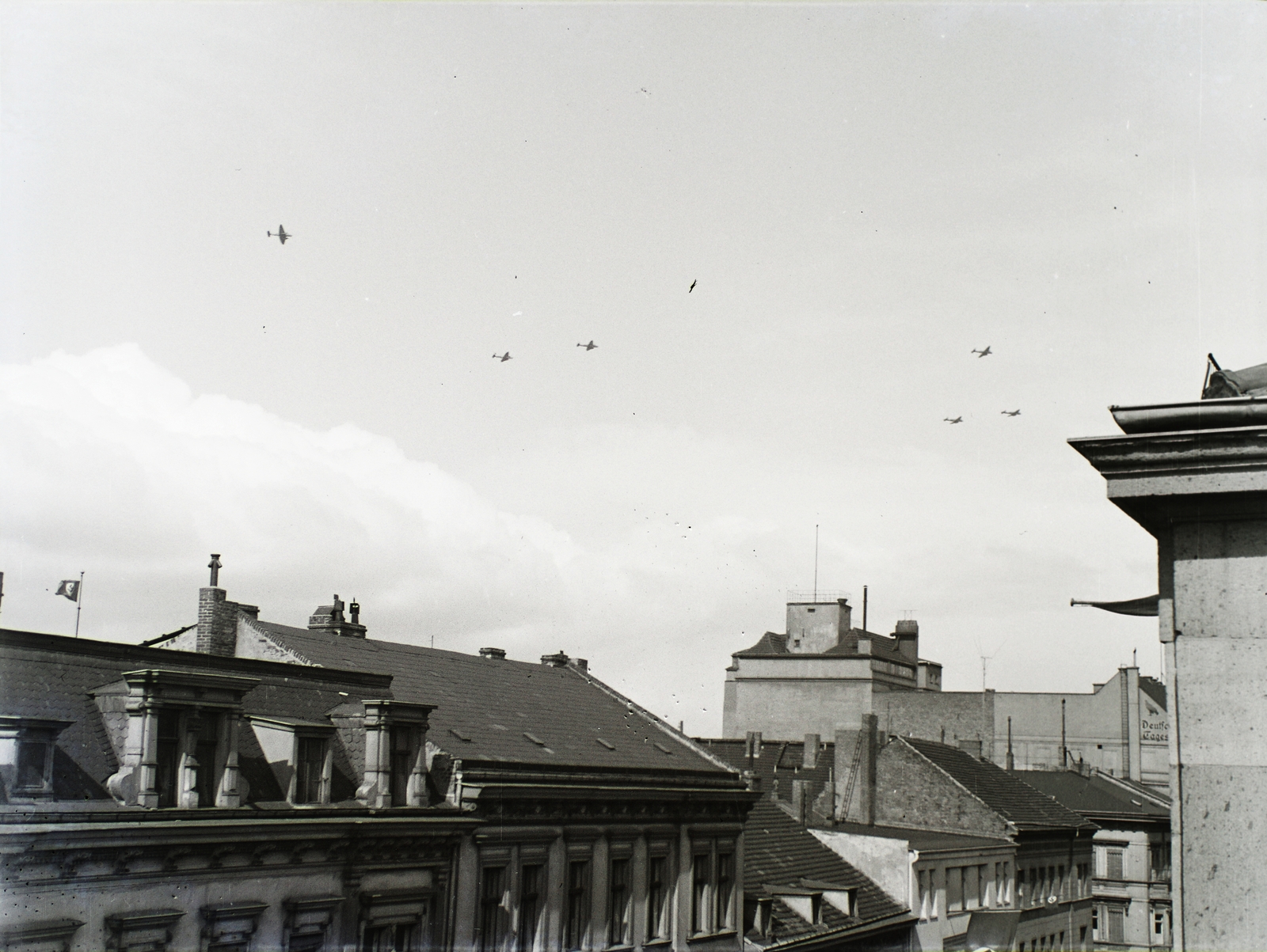 Germany, Berlin, repülők a város felett az osztrák népszavazás előestéjén, 1938. április 9-én., 1938, Buzinkay Géza, Fortepan #114543
