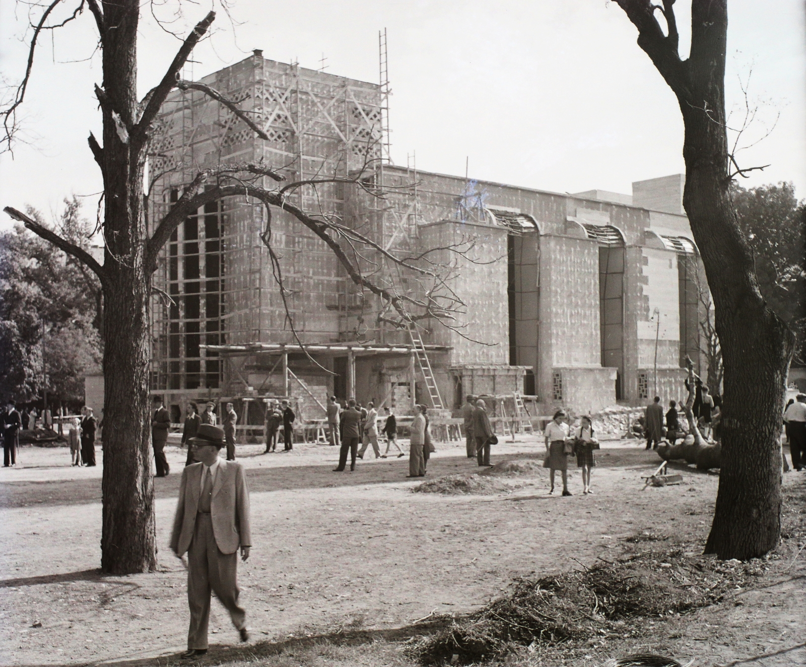 Magyarország, Városmajor, Budapest XII., a Jézus Szíve-templom (Árkay Aladár és Árkay Bertalan) helyreállítása a bombatámadás után., 1943, Buzinkay Géza, templom, Budapest, Árkay Aladár-terv, Árkay Bertalan-terv, helyreállítás, Fortepan #114600