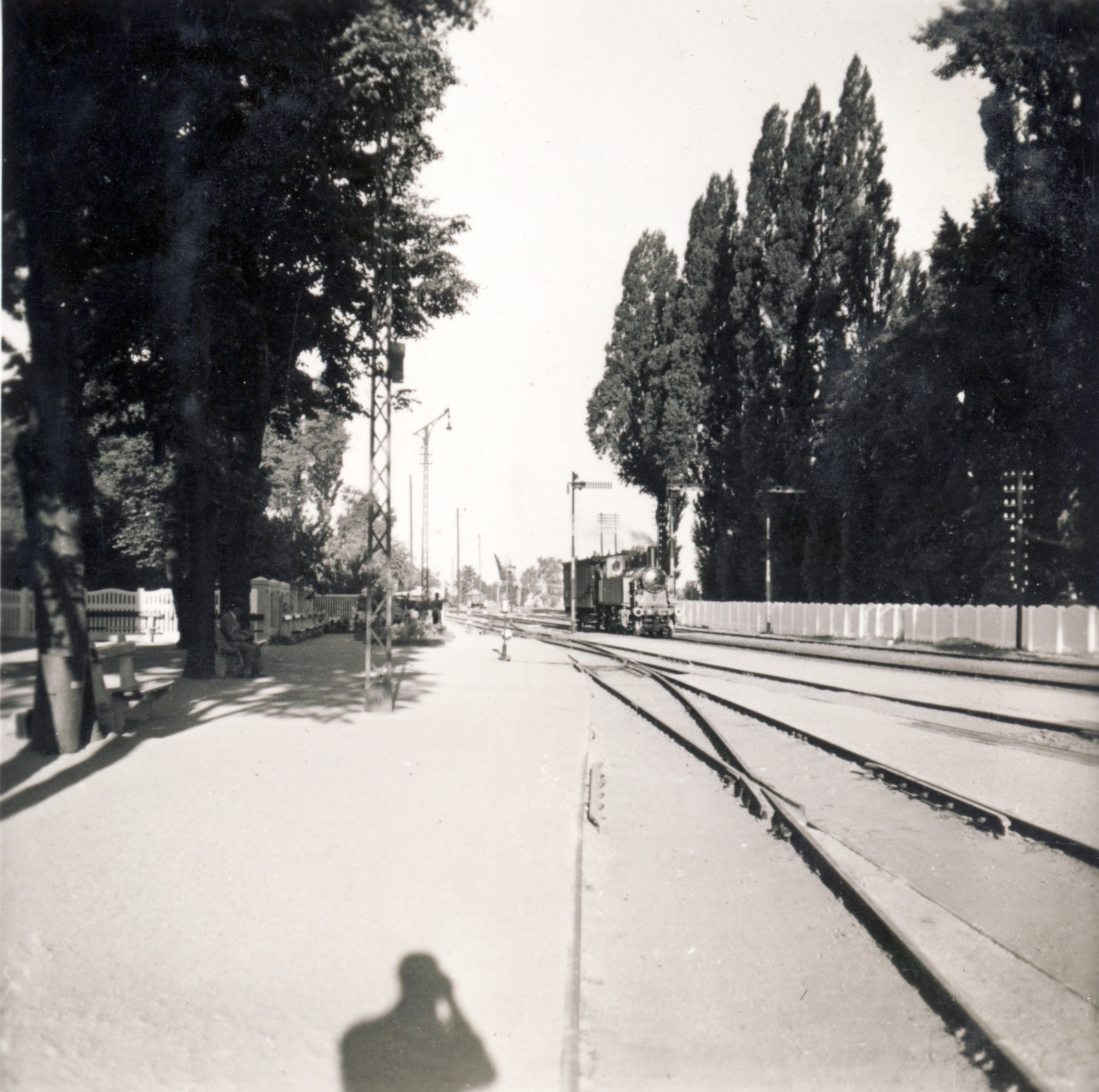 Hungary,Lake Balaton, Fonyód, vasútállomás., 1939, Buzinkay Géza, shadow, photography, Fortepan #114653