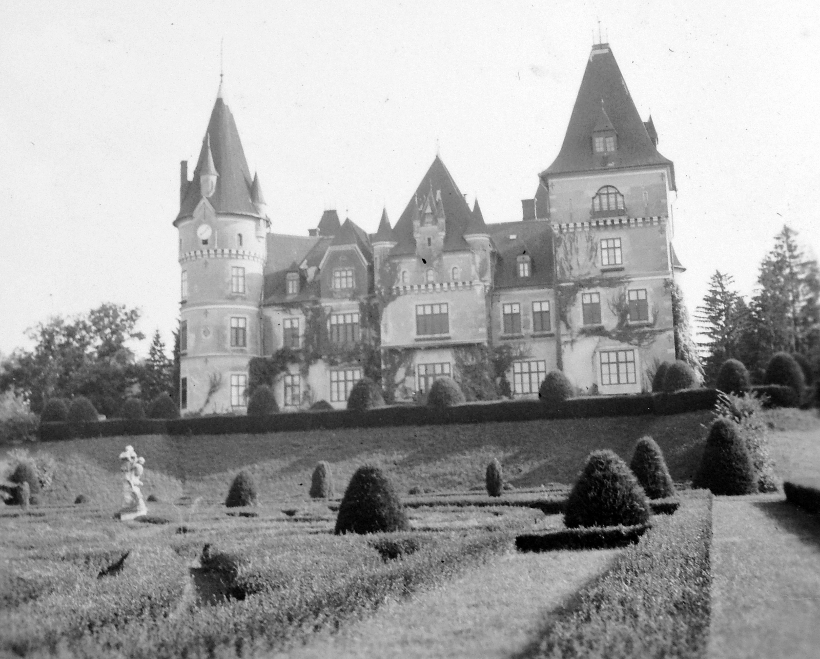 Hungary, Tiszadob, Andrássy-kastély., 1939, Gyöngyi, castle, garden, Fortepan #11476