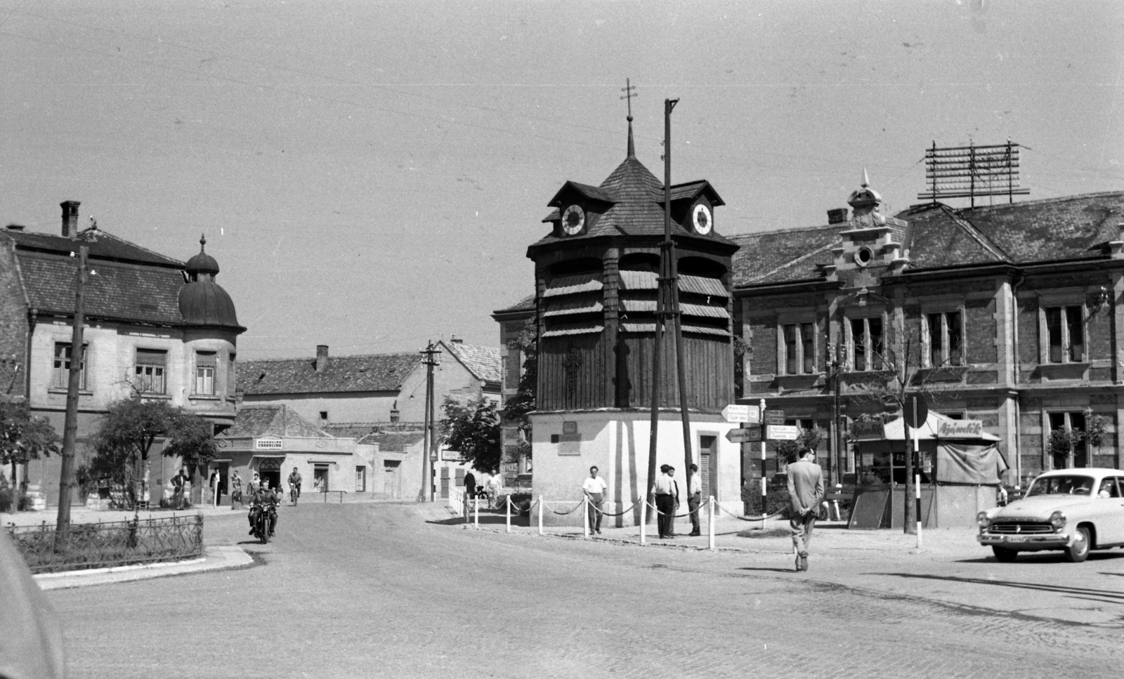 Hungary, Tata, Országgyűlés tér, Harangláb - Óratorony., 1960, Móra András, clock tower, Fortepan #114875
