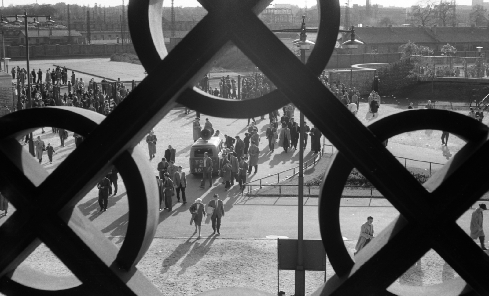 Magyarország, Népstadion, Budapest XIV., kilátás a stadionból a Dózsa György út és a Keleti pályaudvar felé., 1959, Móra András, Budapest, Fortepan #114902