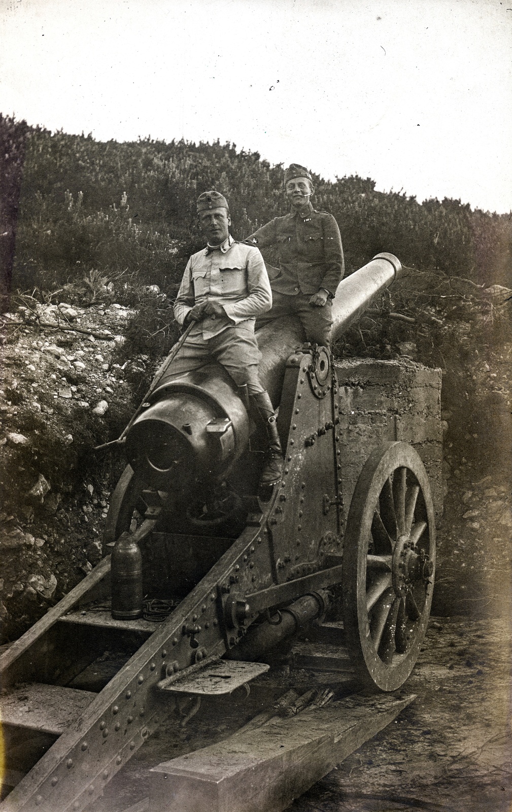 1916, Móra András, cannon, wide sitting, sitting on a cannon, Fortepan #114947