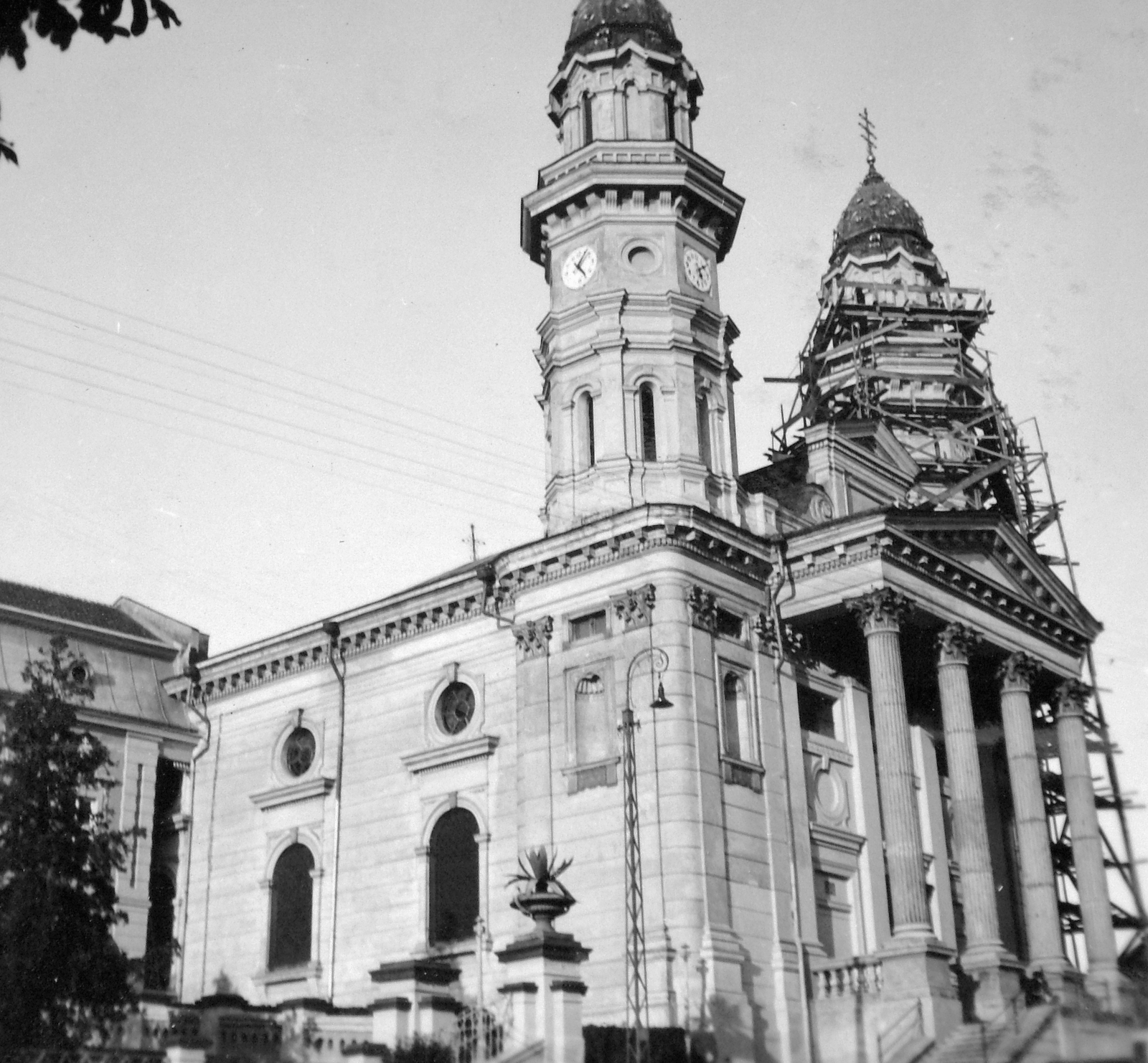 Ukraine,Zakarpattia Oblast, Uzhgorod, görögkatolikus székesegyház., 1939, Gyöngyi, Baroque-style, gas lamp, scaffolding, Cathedral, Greek Catholic, Neoclassical architecture, Fortepan #11495