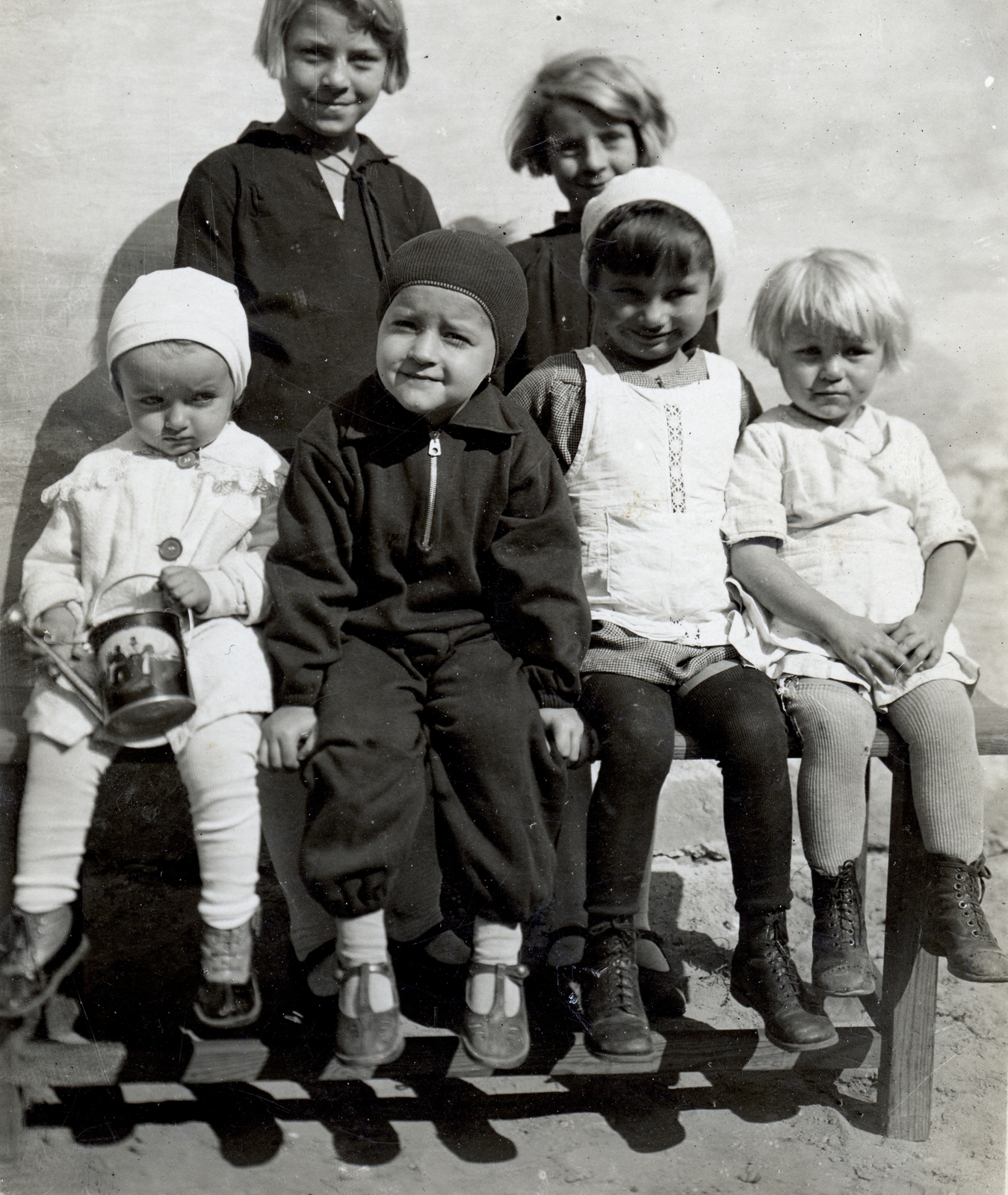 Hungary, Budapest XVI., 1934, Móra András, Budapest, watering can, kids, Fortepan #114960