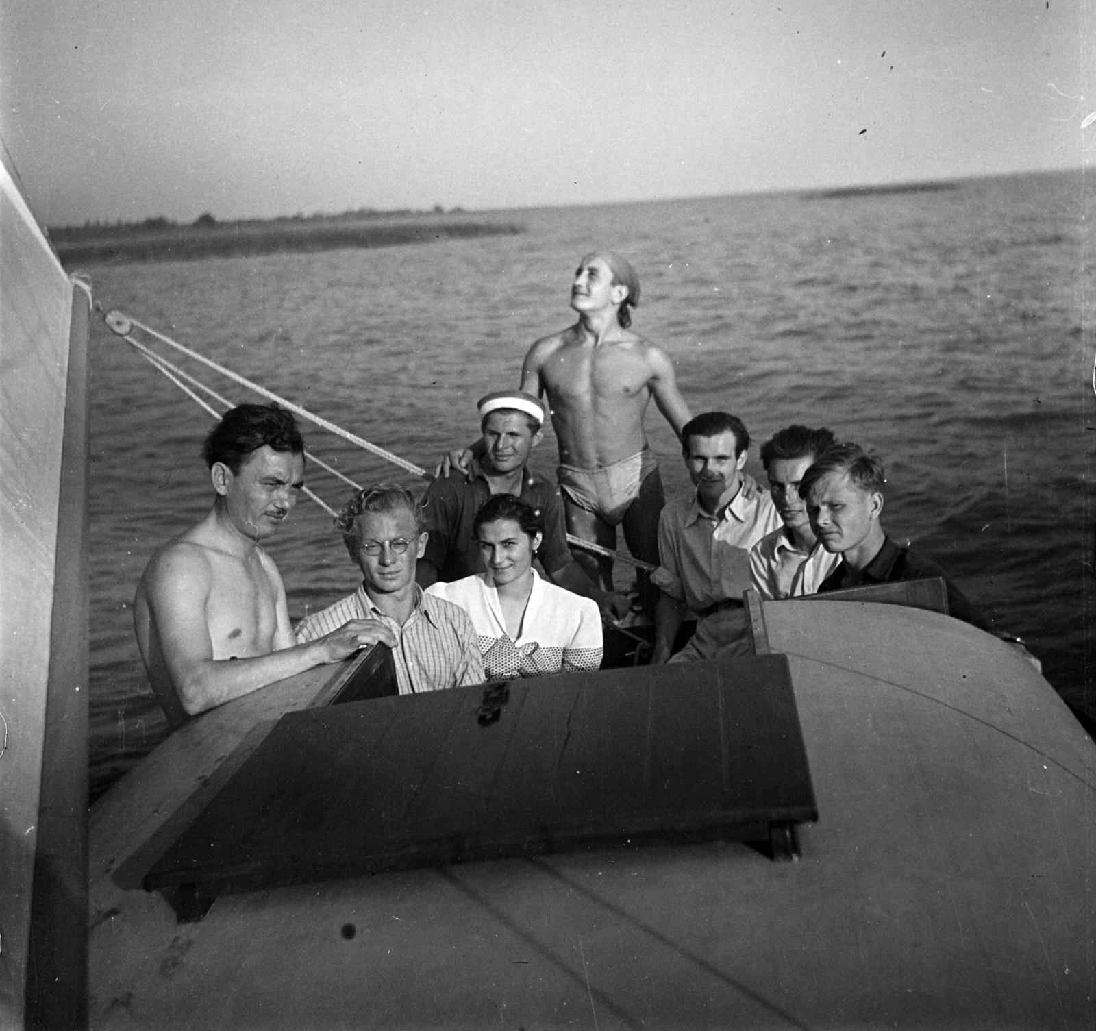 Hungary,Lake Balaton, 50-es cirkáló Balatongyörök után., 1949, Fortepan/Album006, lady, gentleman, tableau, men, sailboat, Fortepan #115032