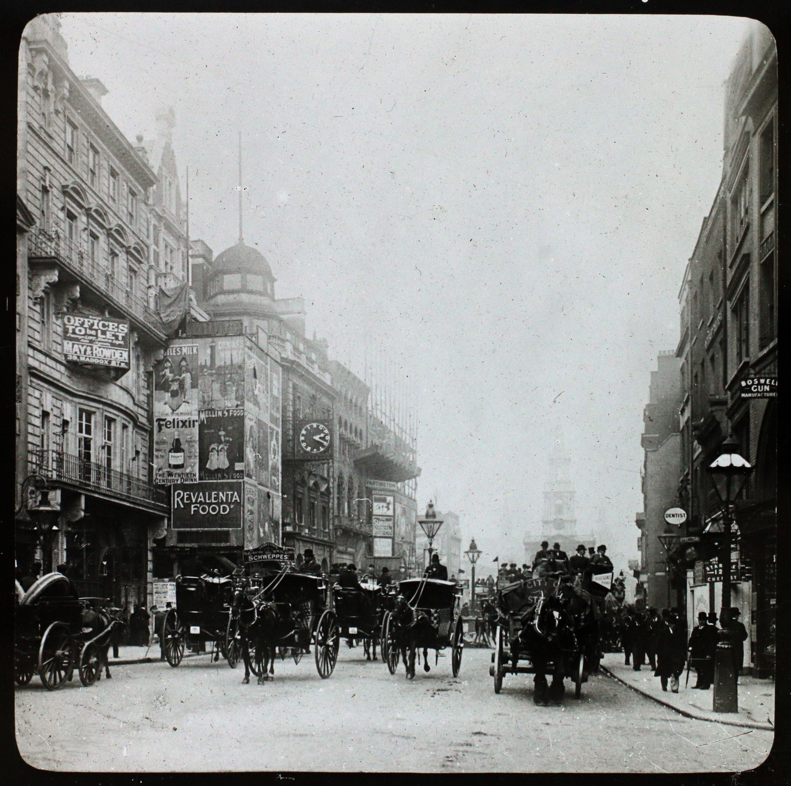 United Kingdom, London, Strand a Lancaster Place sarkától a Szűz Mária-templom (St Mary le Strand) felé nézve., 1900, Fortepan/Album006, street view, Fortepan #115049