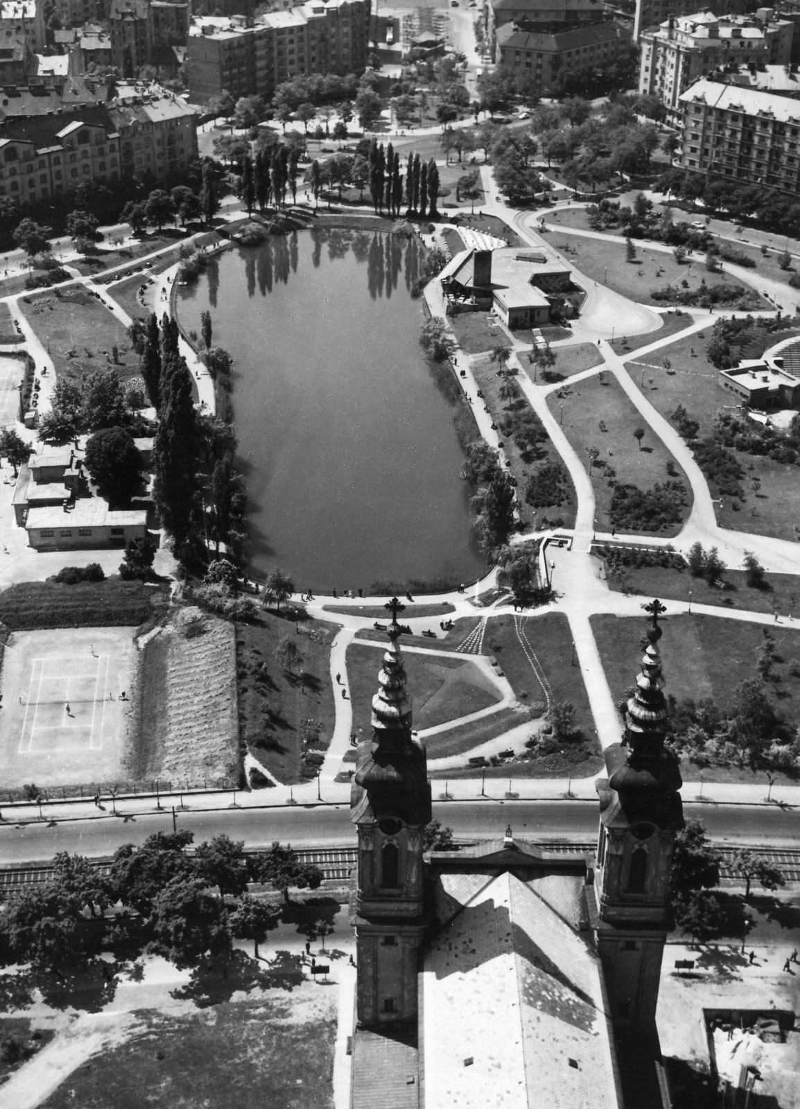 Hungary, Budapest XI., légifotó a Feneketlen-tó környékéről. Előtérben a Szent Imre templom., 1966, Kecskés András, aerial photo, Budapest, Fortepan #115075