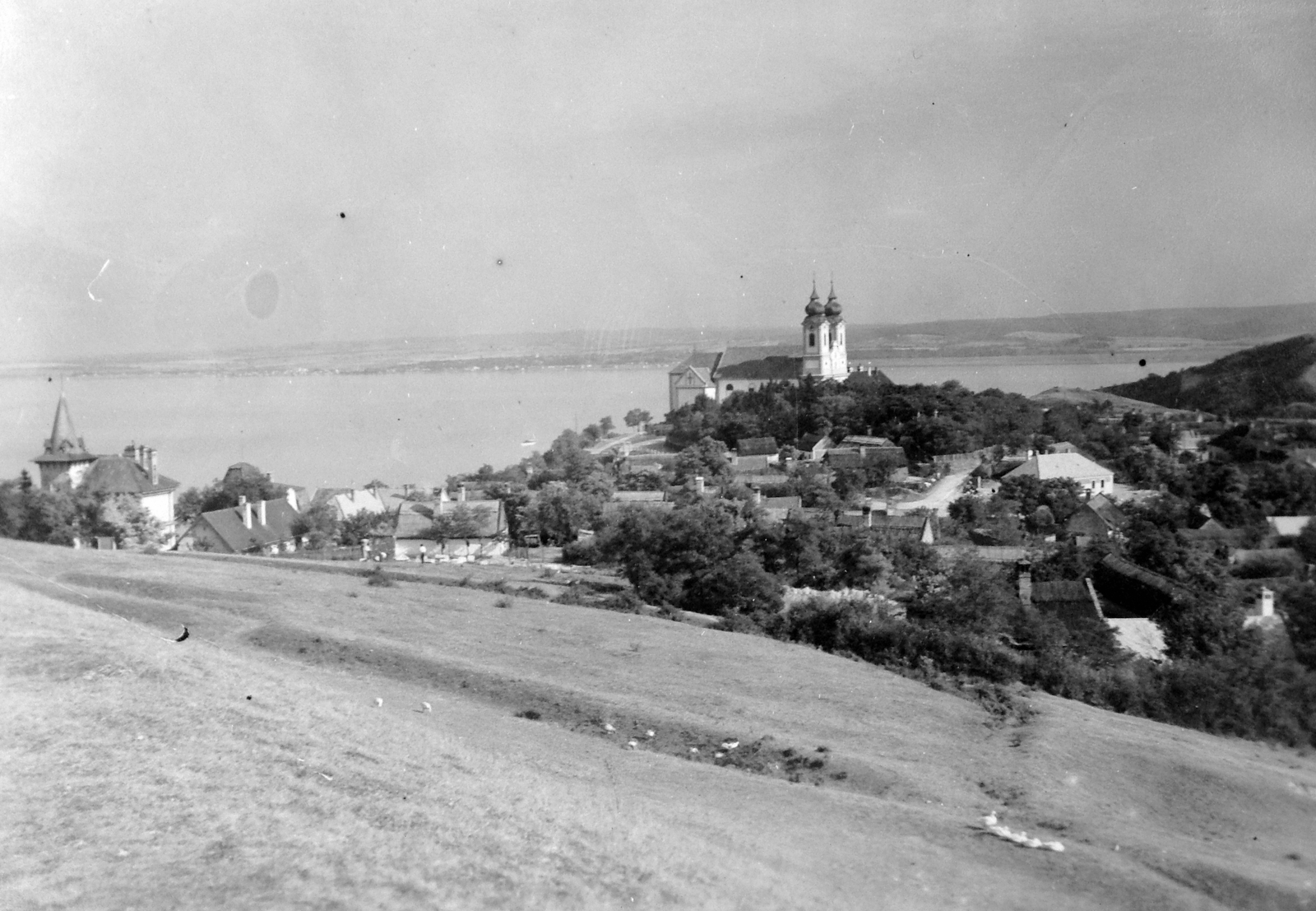 Hungary,Lake Balaton, Tihany, Bencés Apátság az Attila-dombról., 1928, Fortepan, Baroque-style, monastery, farmhouse, Benedictines, Márton Wittwer-design, Fortepan #11519