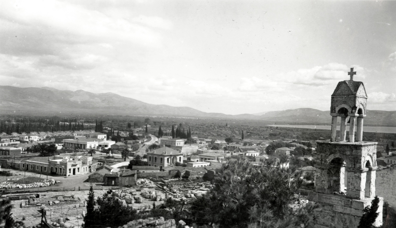 Görögország, Eléfszina, előtérben az Eleuszisz Régészeti Múzeum., 1938, Martinez Judit, látkép, Fortepan #115295