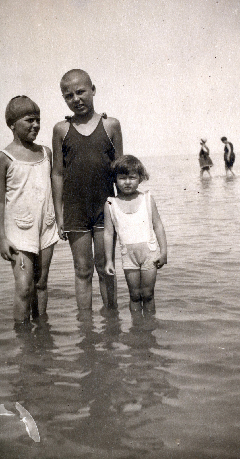 Hungary, Balatonszemes, 1933, Martinez Judit, kids, swimming cap, bathing suit, bathing costume, Fortepan #115320