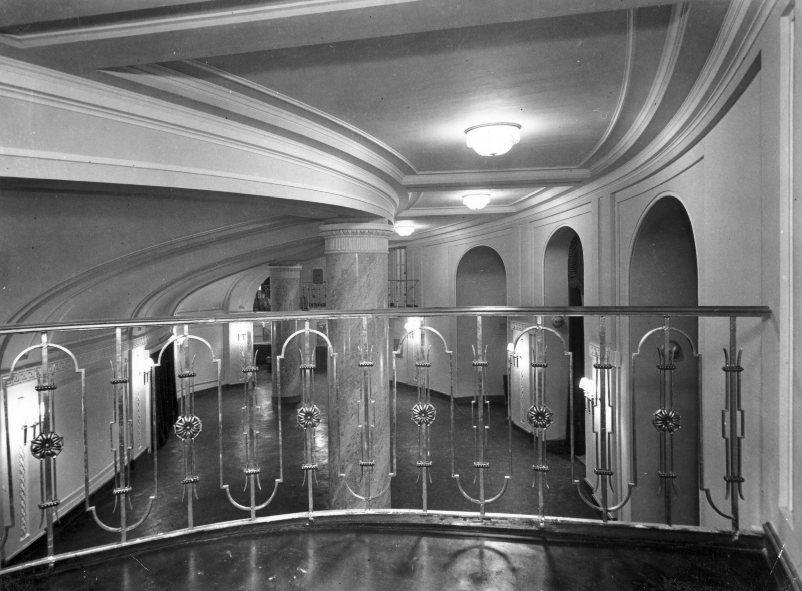 Hungary, Budapest XIII., Szent István körút, Vígszínház (ekkor a Magyar Néphadsereg Színháza). A karzat előtere az újjáépítés utáni megnyitáskor., 1951, Nagy Ilona, theater, Budapest, Fortepan #115367