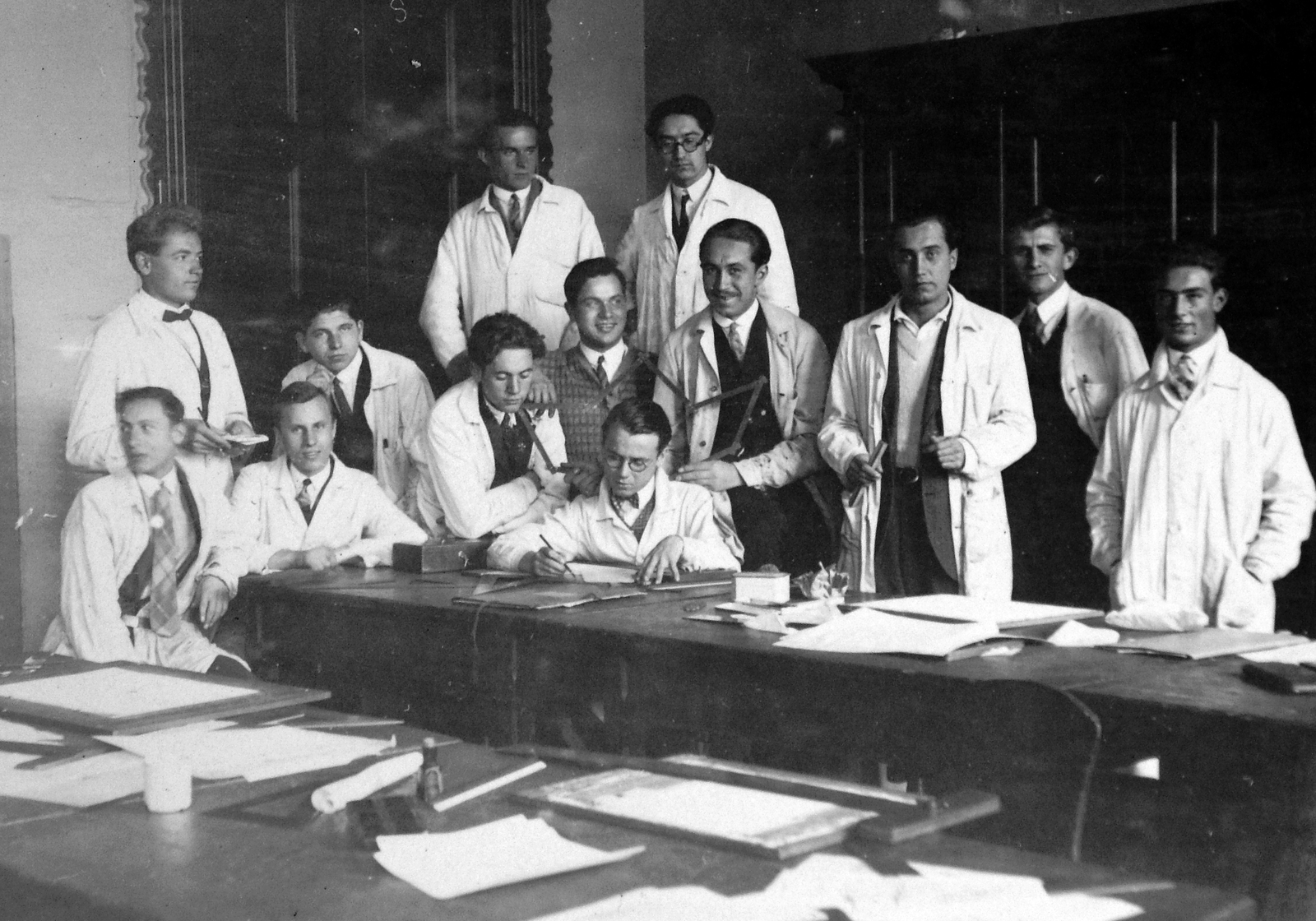 Magyarország, Budapest IX., Iparművészeti Múzeum Kinizsi utcai szárnya, Országos Magyar Királyi Mintarajziskola és Rajztanárképző tanterme., 1927, Gádoros Lajos, csoportkép, Budapest, fejesvonalzó, Fortepan #11537