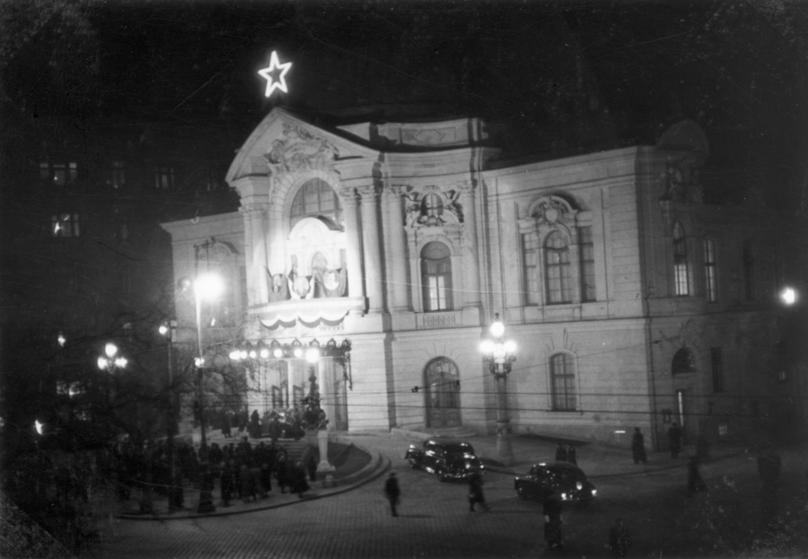 Hungary, Budapest XIII., Szent István körút, Vígszínház (ekkor a Magyar Néphadsereg Színháza) az újjáépítés utáni megnyitáskor., 1951, Nagy Ilona, Fellner and Helmer-design, Red Star, Budapest, Fortepan #115373