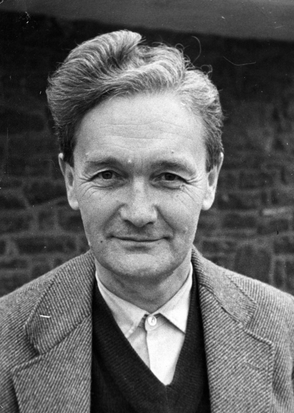 Hungary,Lake Balaton, Tihany, Sajkod, Mályva utca 6. (Nyaraló 12), Németh László író nyaralójában., 1956, Németh László Társaság, hairdo, celebrity, portrait, Fortepan #115396