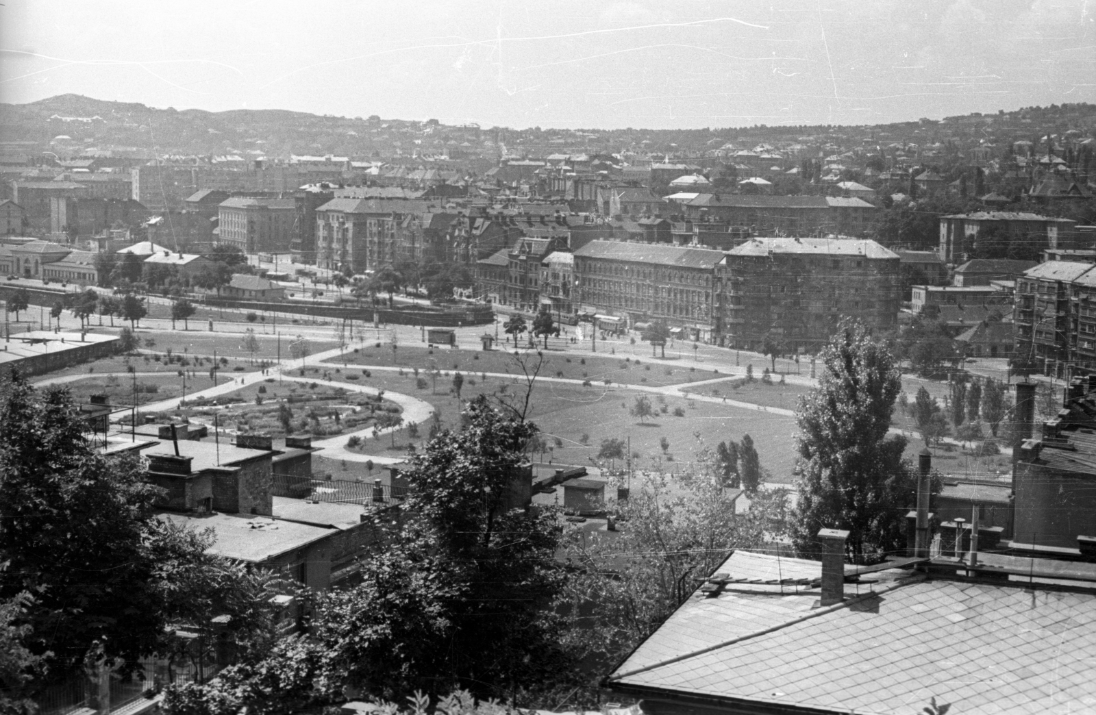 Hungary, Budapest XII.,Budapest I., kilátás a budai Várból a Vérmező, a Déli pályaudvar és az Alkotás utca felé., 1957, Répay András, Budapest, picture, Fortepan #115448