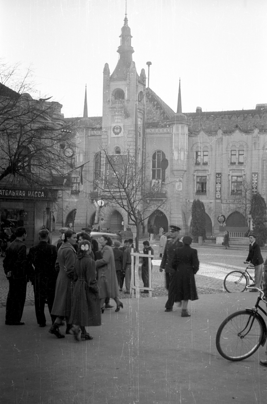 Ukrajna,Kárpátalja, Munkács, Duhnovics tér (ekkor Puskin utca), Városháza., 1957, Répay András, Szovjetunió, cirill írás, Fortepan #115467