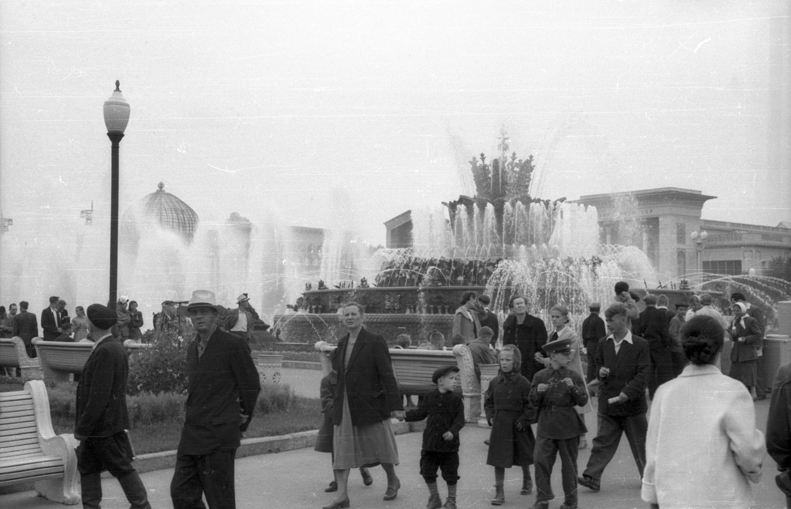 Russia, Moscow, Népgazdaság Eredményeinek Kiállítása (később Összoroszországi Kiállítási Központ)., 1958, Répay András, Soviet Union, socialist realism, fair, Fountain, National Heritage, Fortepan #115488