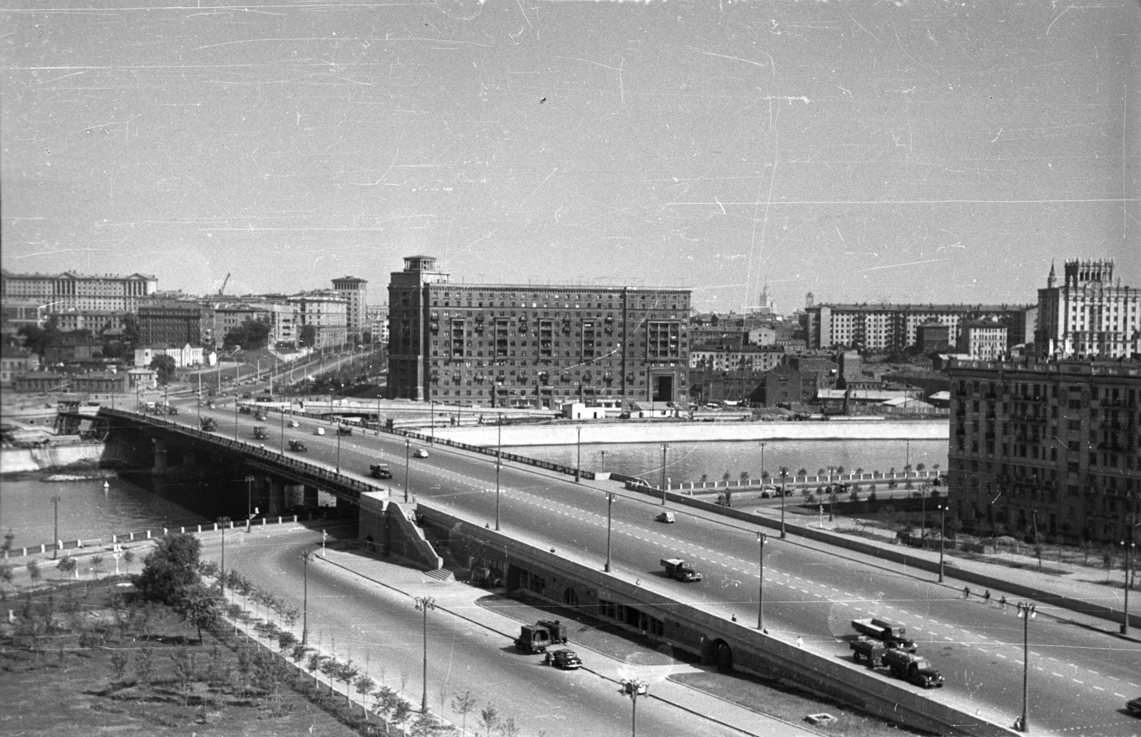 Russia, Moscow, a Novoarbatszki (Kalinyin) híd az Ukrajna Szállóból nézve., 1958, Répay András, Soviet Union, bridge, Fortepan #115496