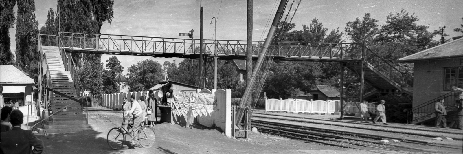 Hungary,Lake Balaton, Fonyód, vasútállomás, gyalogos felüljáró., 1958, Répay András, barrier, train station, overpass, truss bridge, semaphor, Fortepan #115505