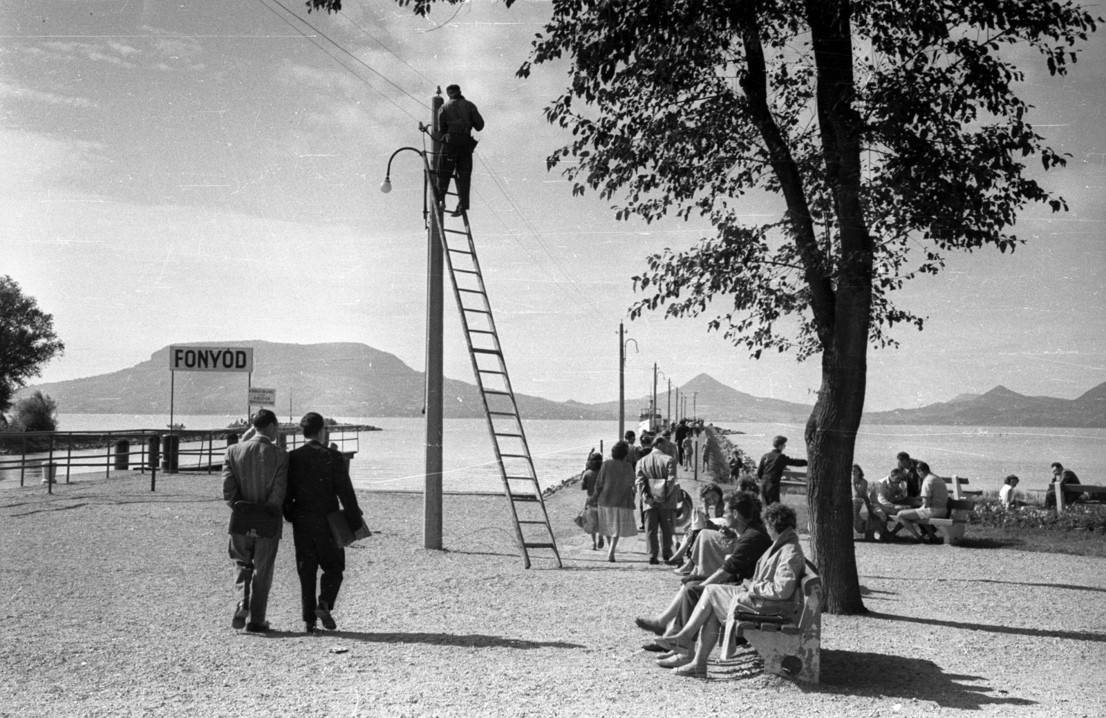 Magyarország,Balaton, Fonyód, hajókikötő és a móló., 1958, Répay András, hajóállomás, helységnévtábla, létra, Fortepan #115510
