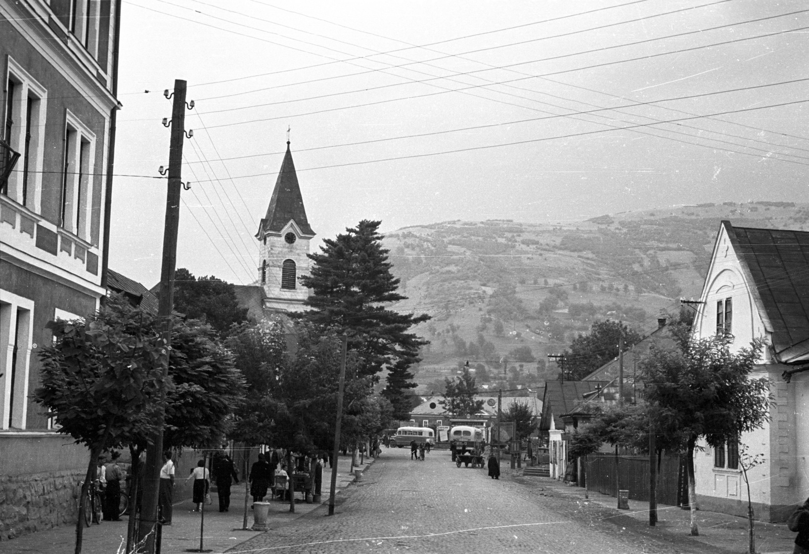 Ukrajna,Kárpátalja, Rahó, Miru út (Fő utca), balra a katolikus templom., 1958, Répay András, Szovjetunió, Fortepan #115538