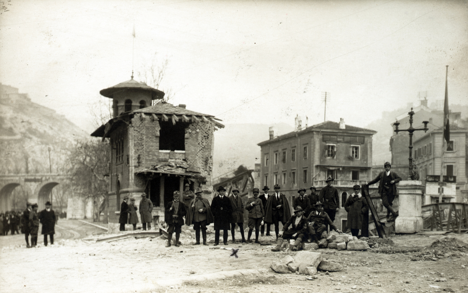 Horvátország, Fiume, jobbra a lerombolt közúti híd, háttérben középen a lerombolt vasúti híd a Recsina folyó felett., 1919, Schmal Alexandra, első világháború, Fortepan #115568