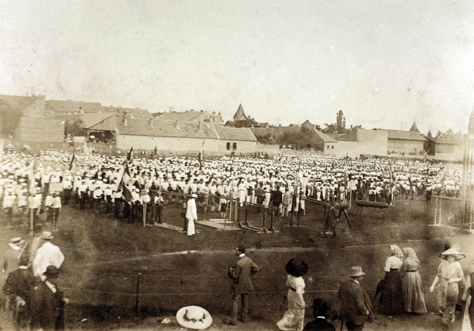 Hungary, Pécs, sporttelep a József Attila (Ráth Mátyás) utca és a Mártírok útja (Bánffy Dezső utca) között., 1914, Schmal Alexandra, line-up, Fortepan #115603