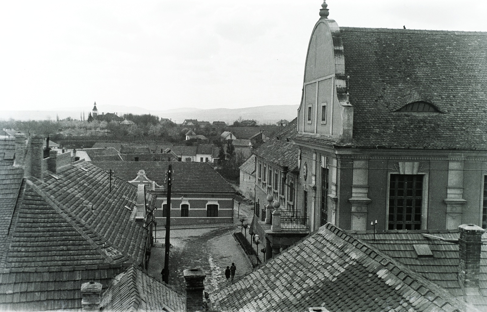 Magyarország, Szentendre, kilátás a Várdombról a Városház térre, jobbra a Városháza., 1933, Széman György, háztető, Fortepan #115724