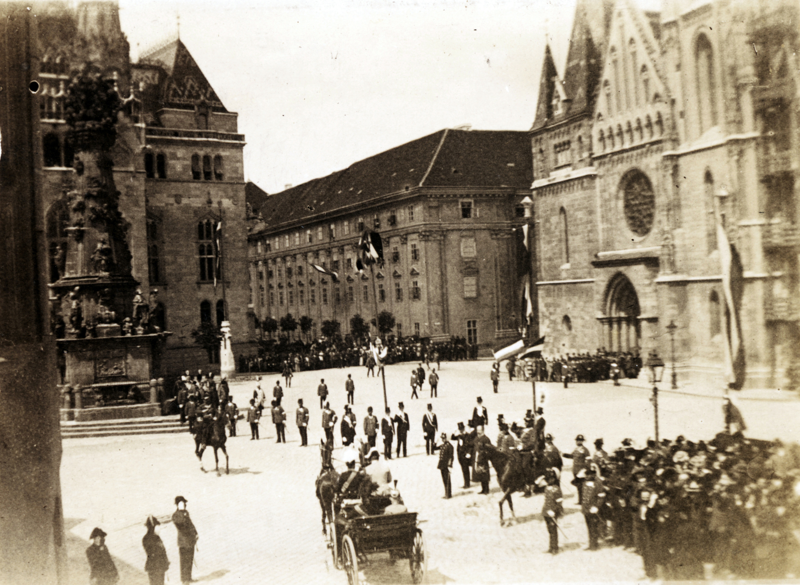 Magyarország, budai Vár, Budapest I., Szentháromság tér. A felvétel 1906. május 21-én készült, Stróbl Alajos alkotása, a Szent István király szobor leleplezési ünnepélyén., 1906, Széman György, díszmenet, Budapest, Fortepan #115776