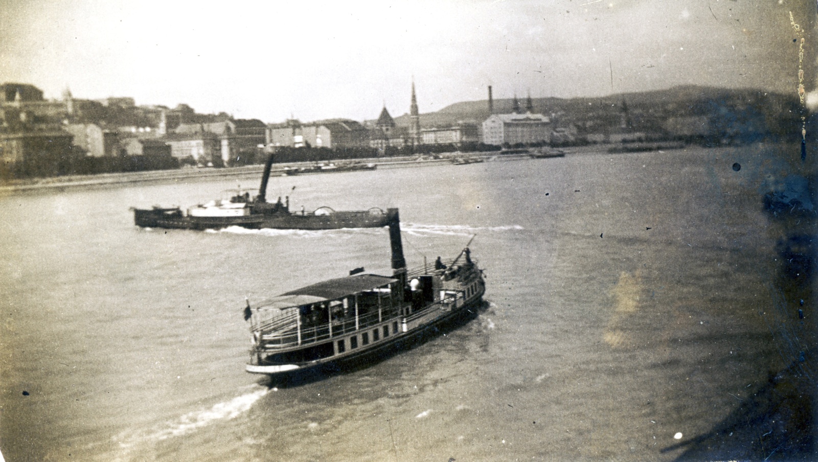 Magyarország, Budapest V.,Budapest I., a Bem (Margit) rakpart házai a pesti alsó rakpartról nézve, középen a Szilágyi Dezső téri református templom., 1905, Széman György, hajó, gőzhajó, Hófehérke/XXXI./Margitsziget hajó, Budapest, Fortepan #115784