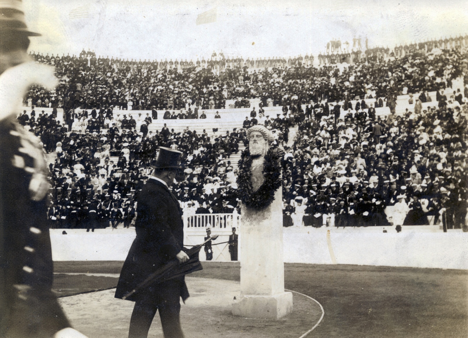 Greece, Athens, Panathinaiko stadion, „pánhellén” vagy időközi olimpiai játékok., 1906, Széman György, sculpture, wreath, auditorium, Olympics, Fortepan #115798