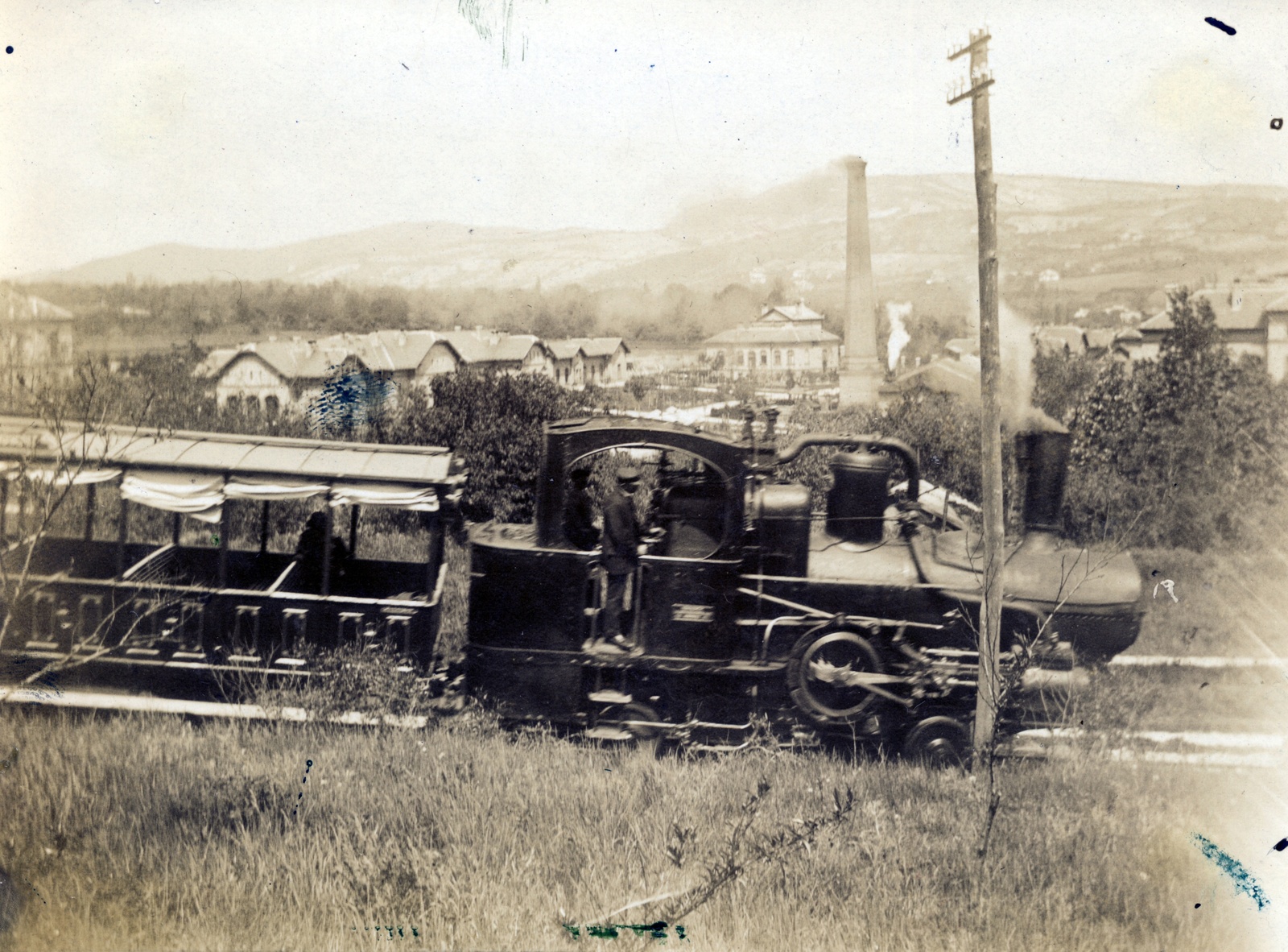 Hungary, Budapest XII., Fogaskerekű az Orgonás megálló közelében, háttérben a Szent János Kórház., 1905, Széman György, steam locomotive, railway, funicular train, factory chimney, Budapest, Fortepan #115799