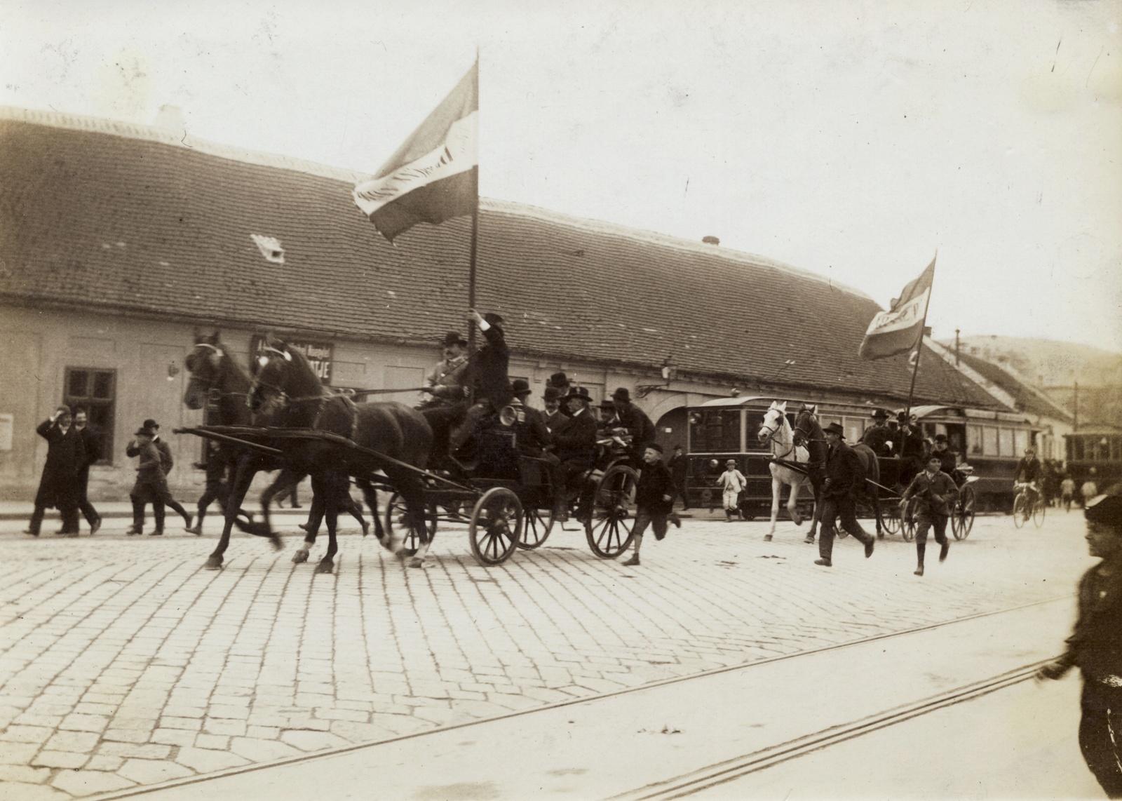 Hungary, Budapest I., Krisztina körút, a felvétel Dr. Szebeny Antal függetlenségi párti országgyűlési képviselőjelölt 111. szám alatt lévő háza közelében, a támogatására szervezett felvonulás alkalmával készült., 1906, Széman György, tram, Budapest, electioneering, Fortepan #115809