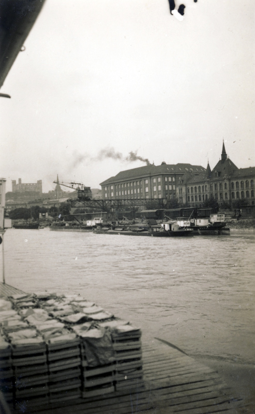 Slovakia, Bratislava, Duna-part, a távolban a Szent Márton-templom és a Vár., 1936, Széman György, Fortepan #115854