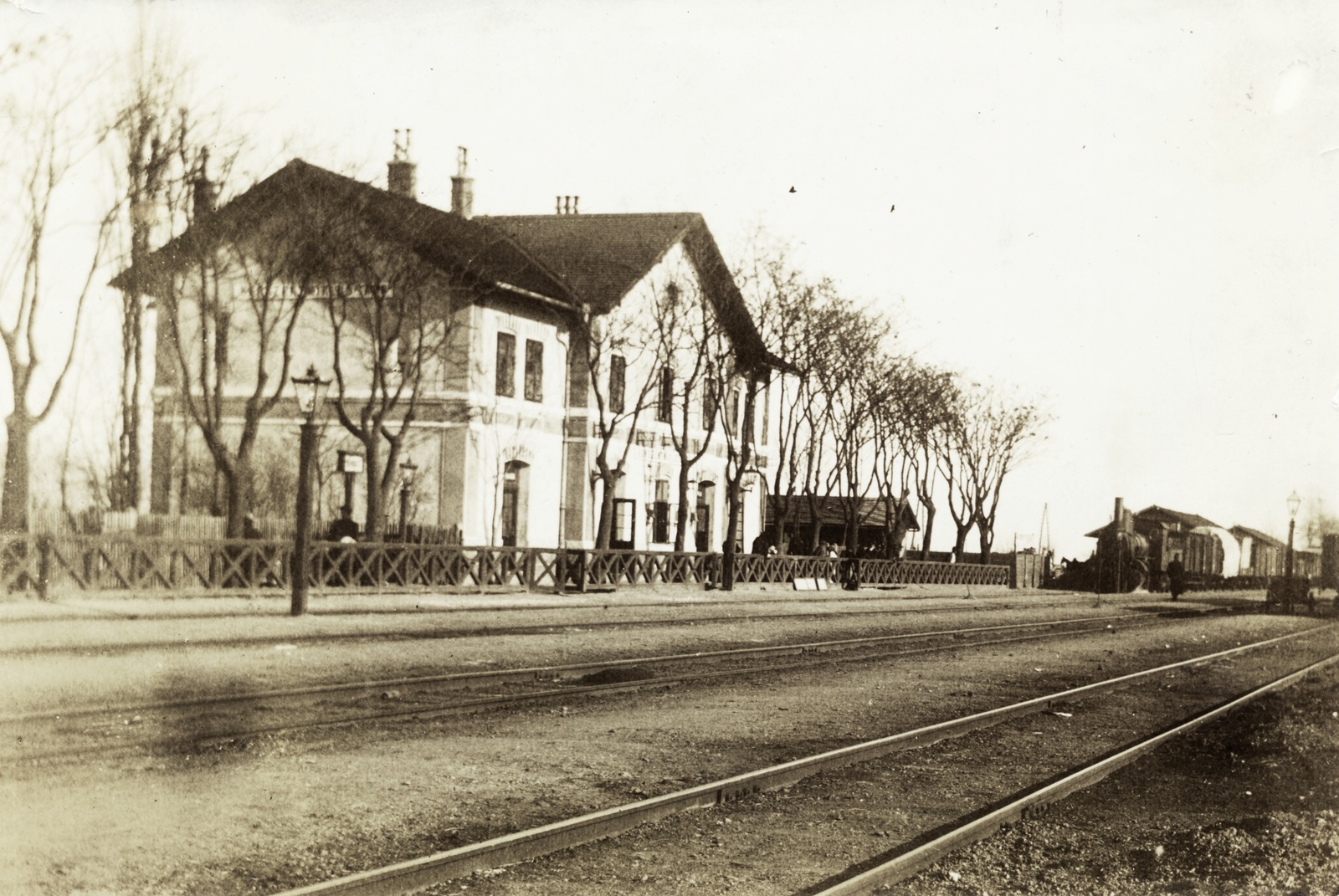 Magyarország, Kunszentmiklós, vasútállomás., 1906, Széman György, korlát, vasútállomás, sínpálya, felvételi épület, Fortepan #115864