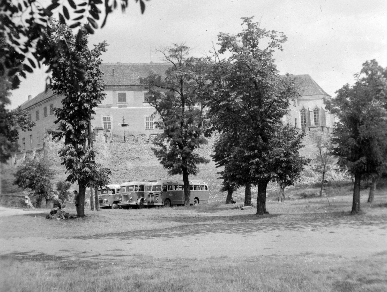 Hungary, Siklós, Vár., 1958, Gyöngyi, bus, relaxation, Fortepan #11591