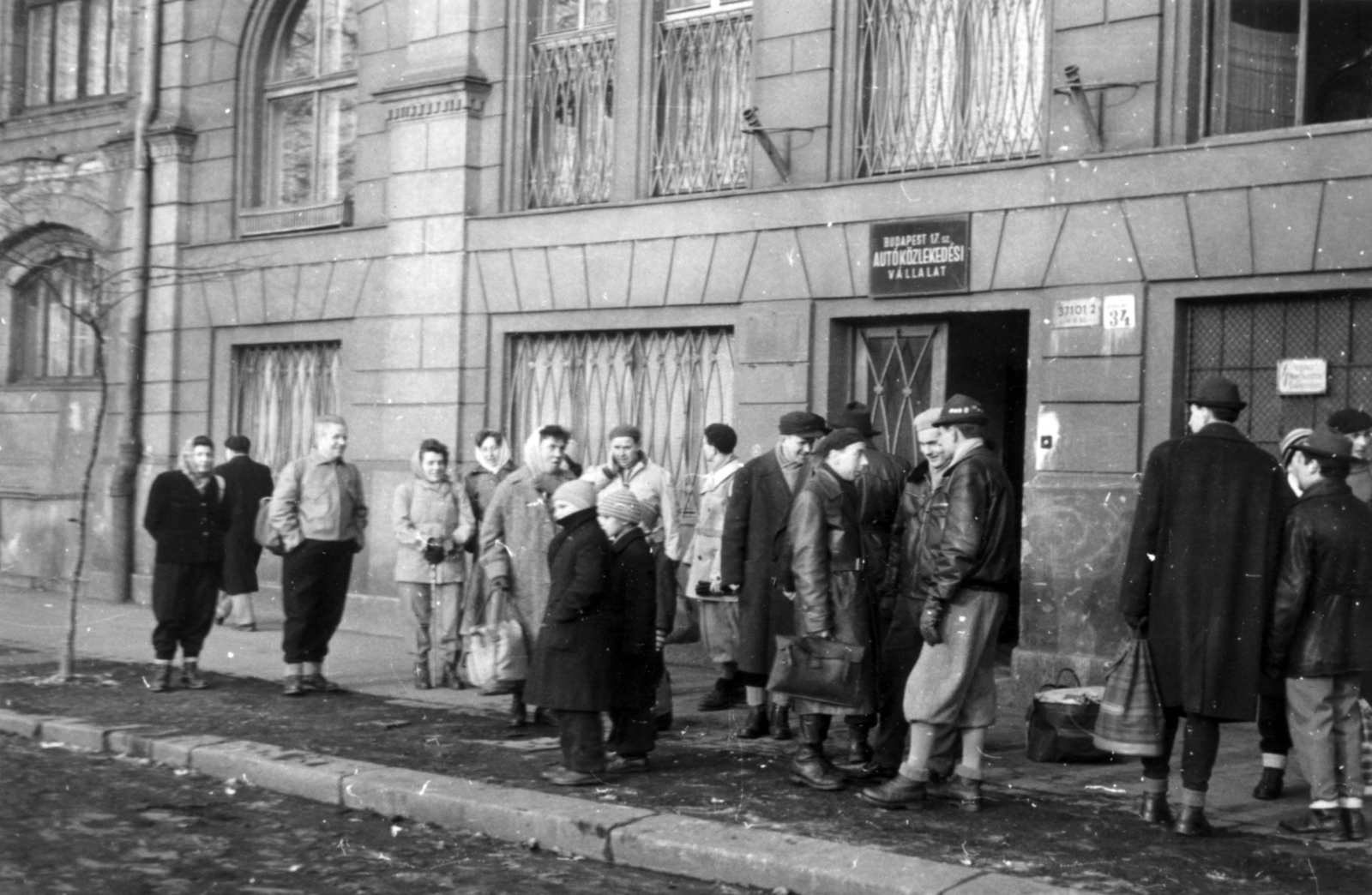 Hungary, Budapest IX., Közraktár utca 34., 1958, Chikán Dóra, Budapest, AKÖV-organisation, Fortepan #115957