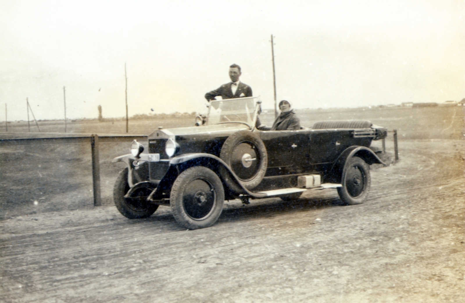1928, Holló Krisztina, Hungarian brand, automobile, MÁG-brand, standing on a car, Fortepan #115989