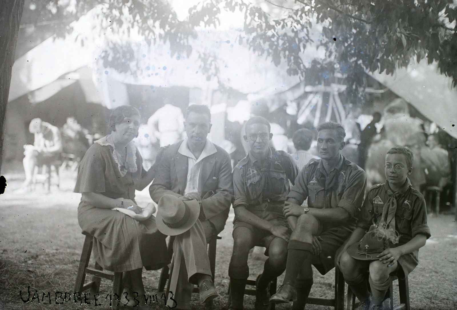 Hungary, Gödöllő, 4. Nemzetközi Cserkész Világtalálkozó (Jamboree)., 1933, Koroknai-Tegez Ferenc, backlight, hat on knees, Fortepan #116020