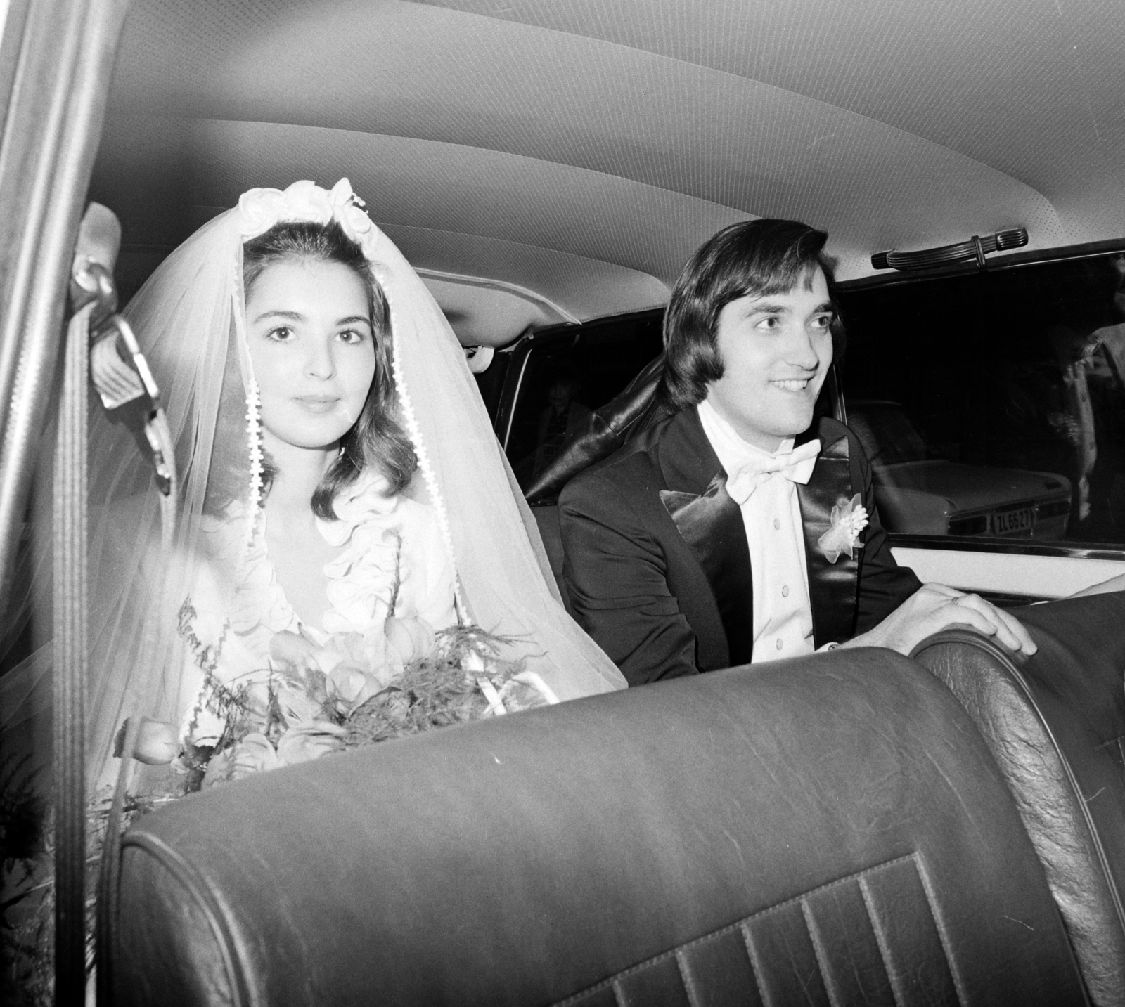 1977, Krantz Károly, wedding ceremony, smile, bride, groom, vehicle interior, Fortepan #116086