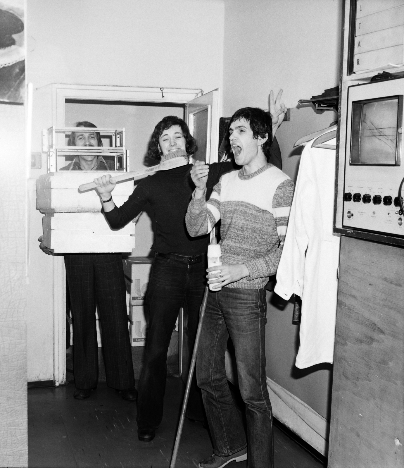 1977, Krantz Károly, fun, toothbrush, Fortepan #116088