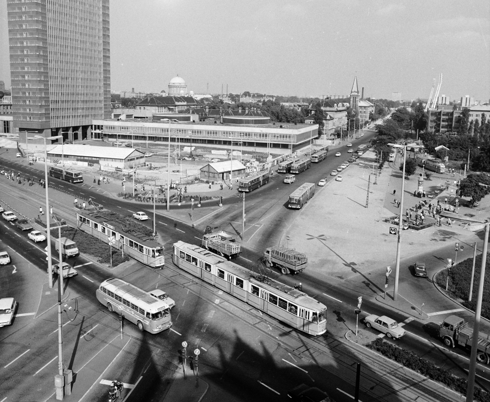 Hungary, Budapest VIII.,Budapest IX., Nagyvárad tér, a SOTE (később Semmelweis Egyetem) Elméleti Tömbje., 1977, Krantz Károly, Budapest, Fortepan #116109