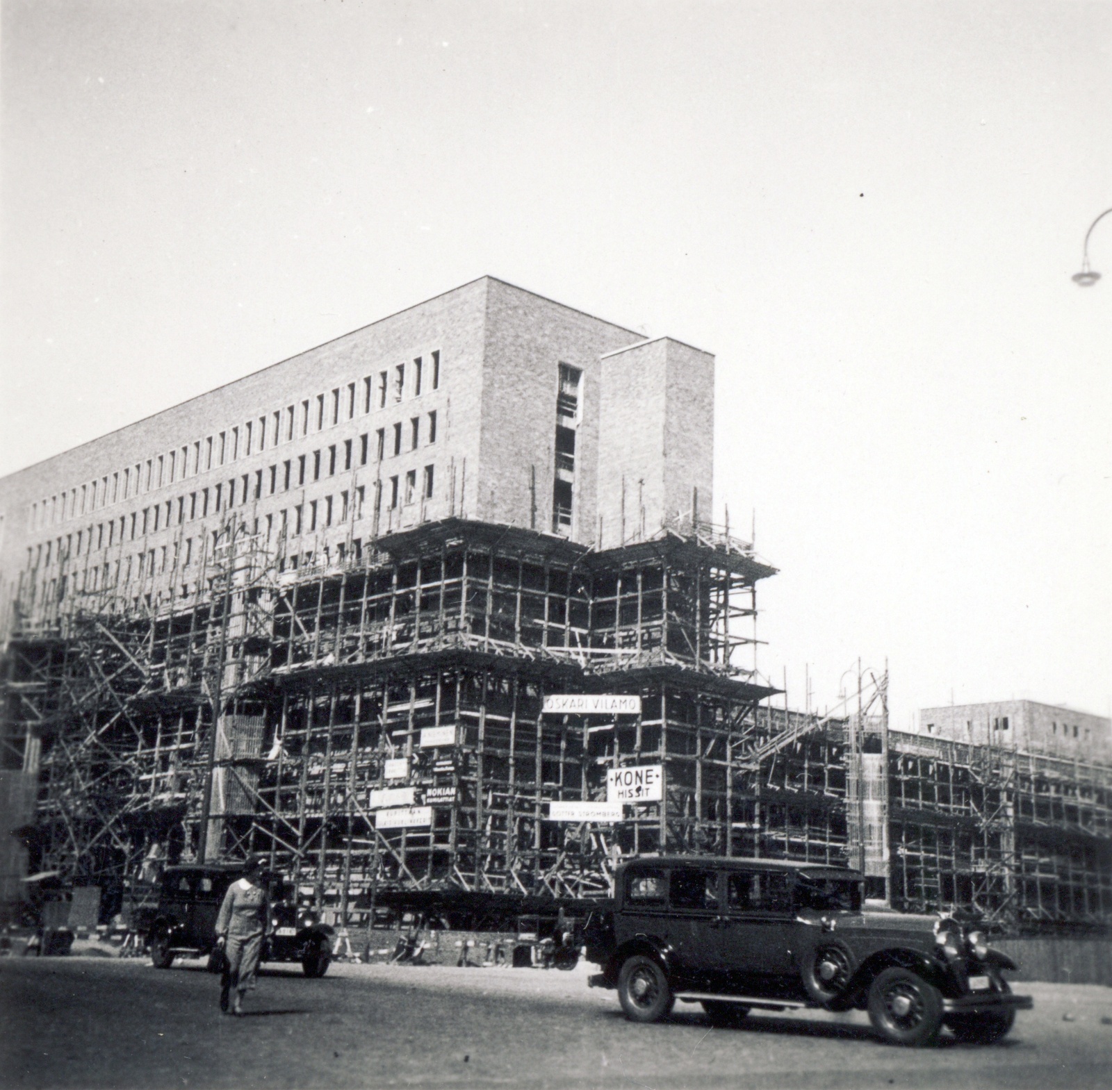 Finland, Helsinki, Postapalota a pályaudvar felől nézve., 1937, Lettner József, automobile, post office, Functionalism, Kaarlo Borg-design, Jorma Järvi-design, Erik Lindroos-design, Fortepan #116164