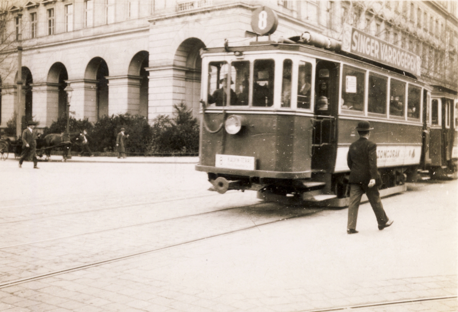 Hungary, Budapest V., Kossuth Lajos tér - Báthory utca (Vértanúk tere) sarok, a Földművelésügyi Minisztérium épülete., 1930, Mátyásfalvi János, tram, Budapest, public transport line number, ad, Singer-brand, Fortepan #116232